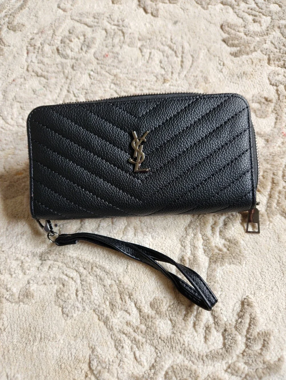 Saint Laurent elegant saint
